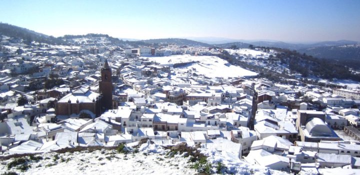 La Sierra de Huelva amanece cubierta por la nieve